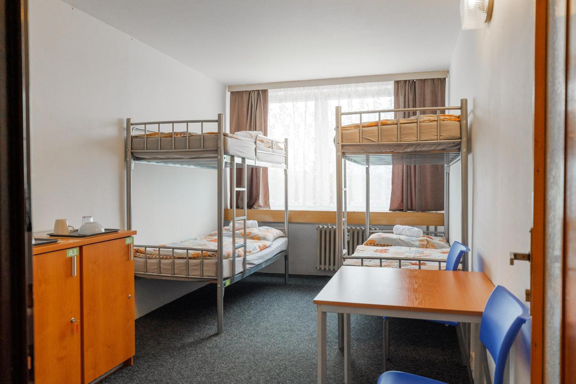 Tvm Tower Modrany Hostel Praha Bagian luar foto