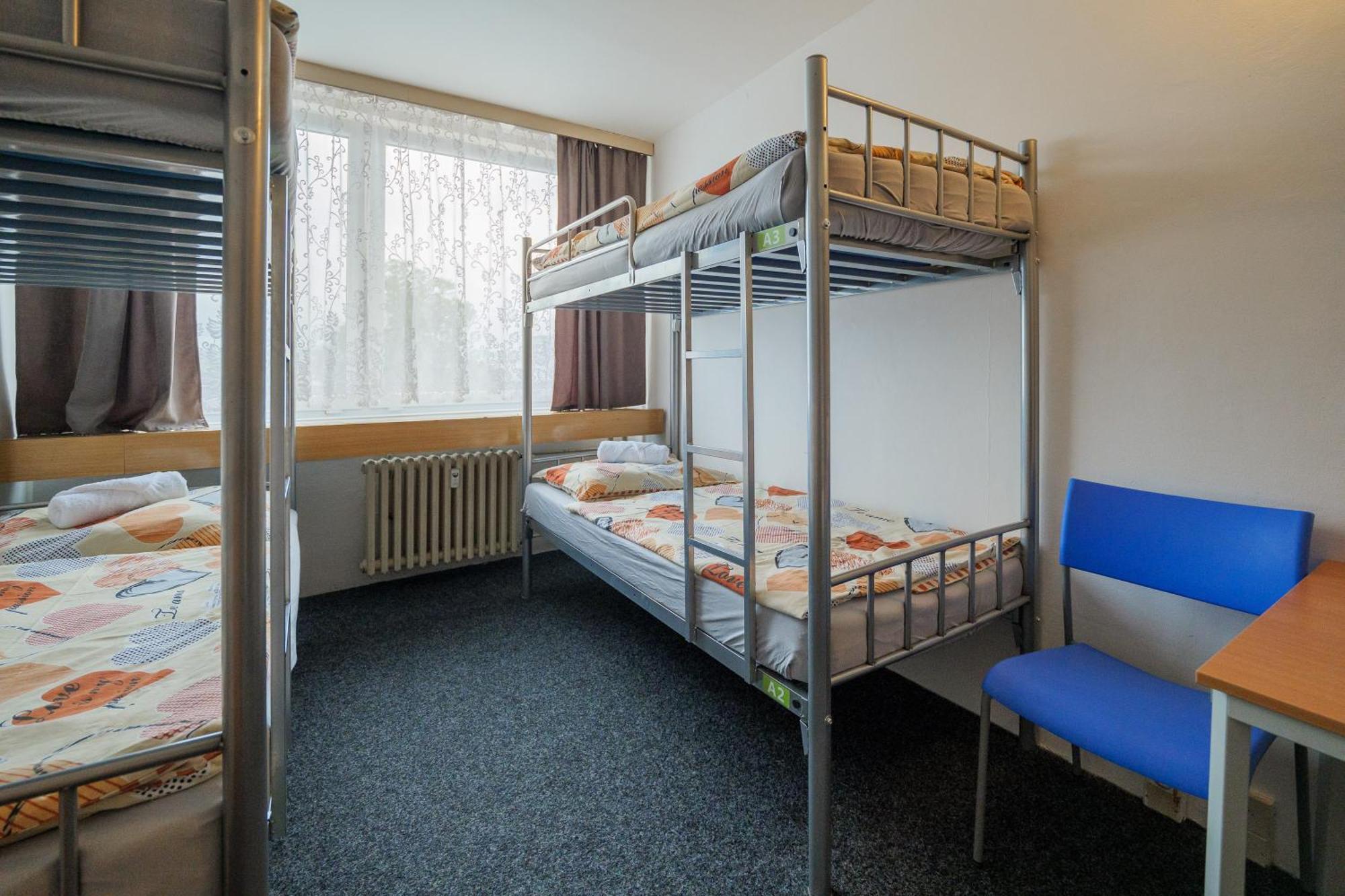 Tvm Tower Modrany Hostel Praha Bagian luar foto