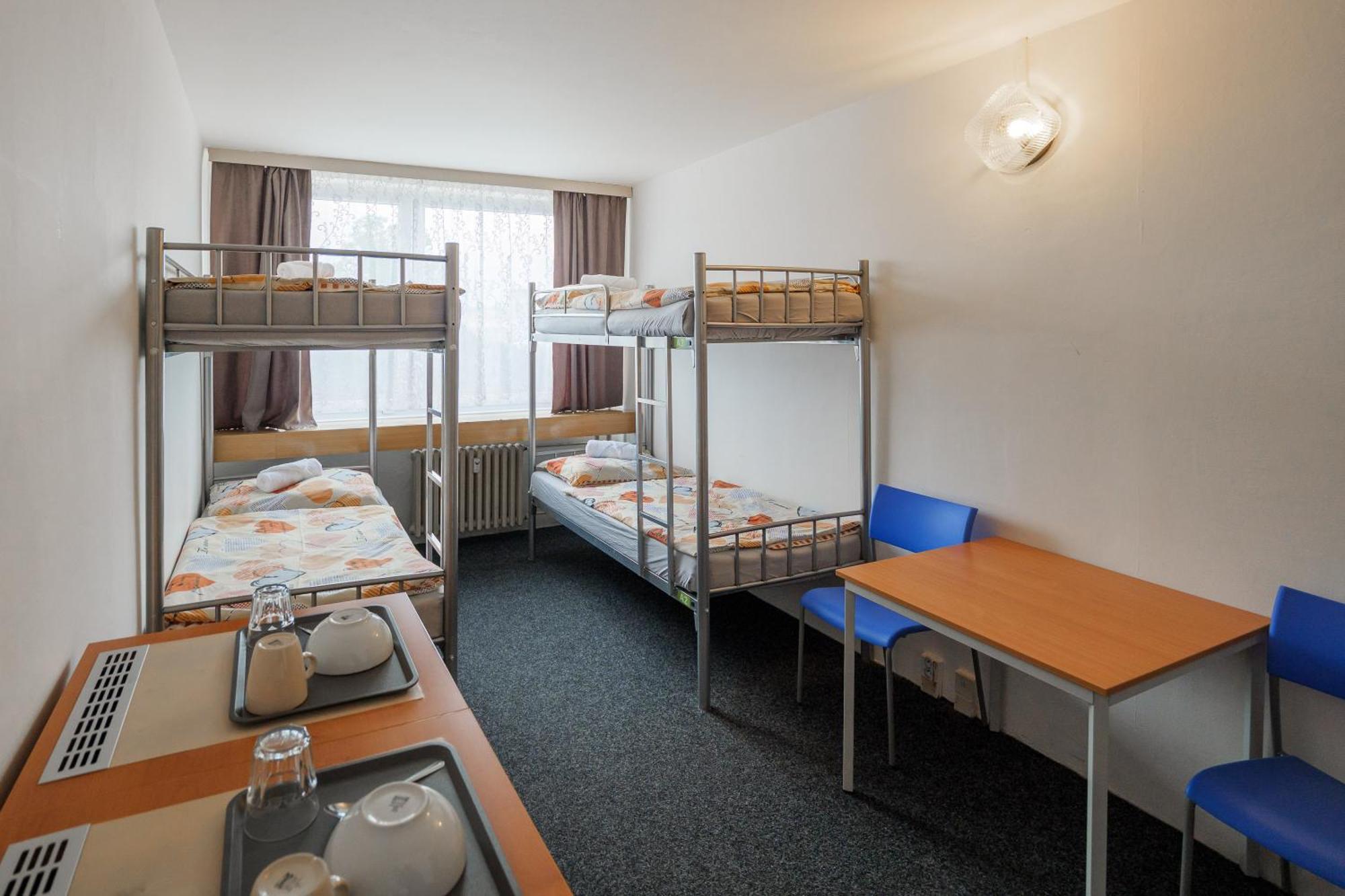 Tvm Tower Modrany Hostel Praha Bagian luar foto