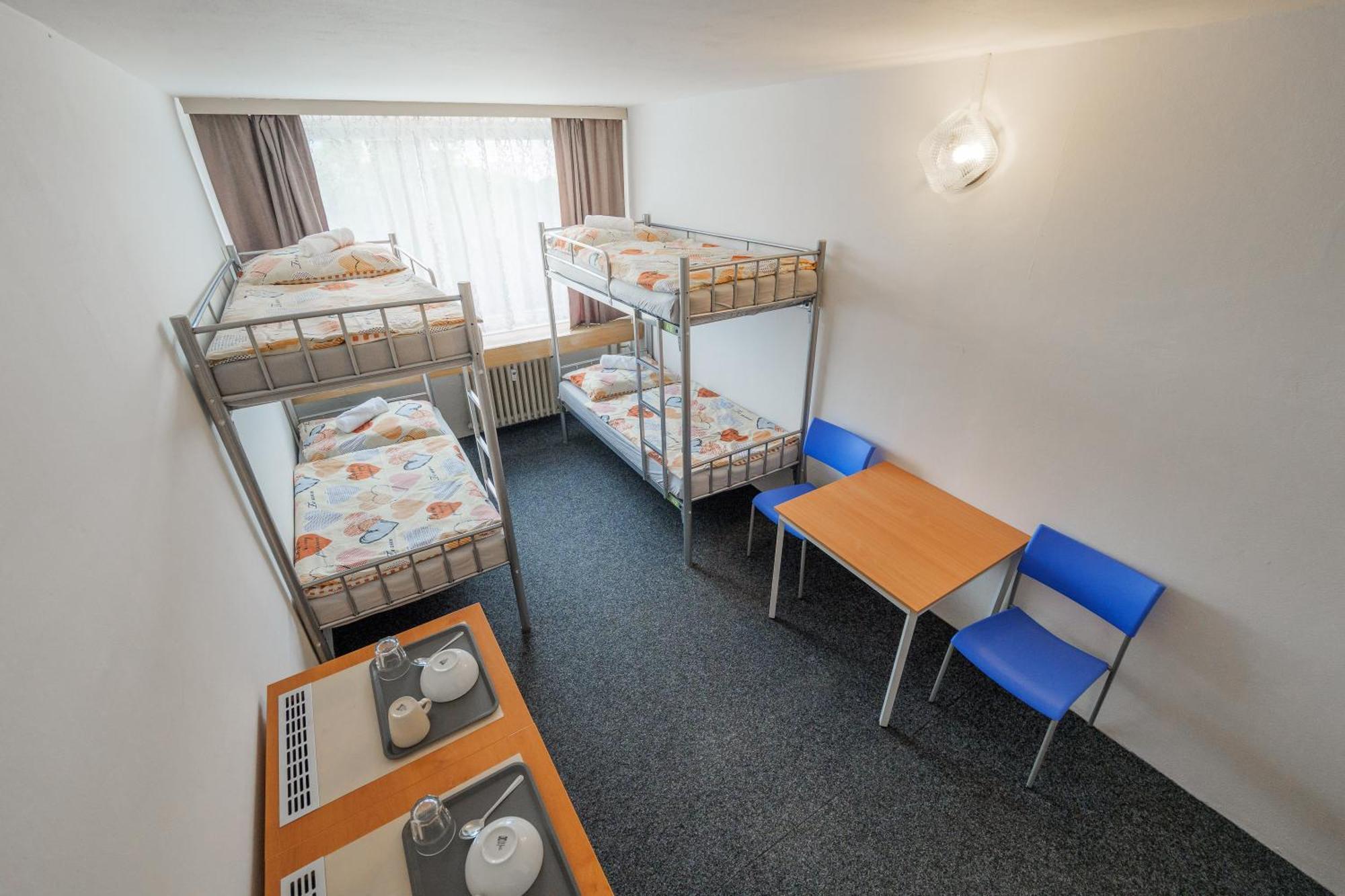 Tvm Tower Modrany Hostel Praha Bagian luar foto
