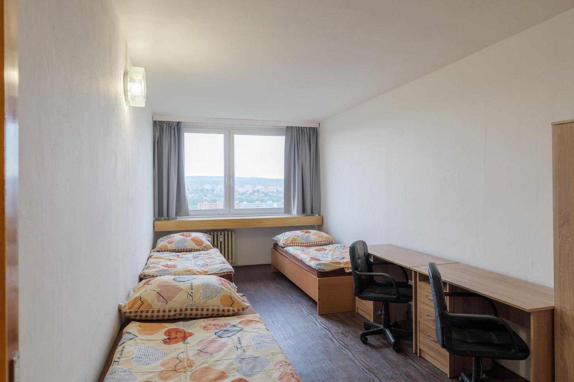 Tvm Tower Modrany Hostel Praha Bagian luar foto