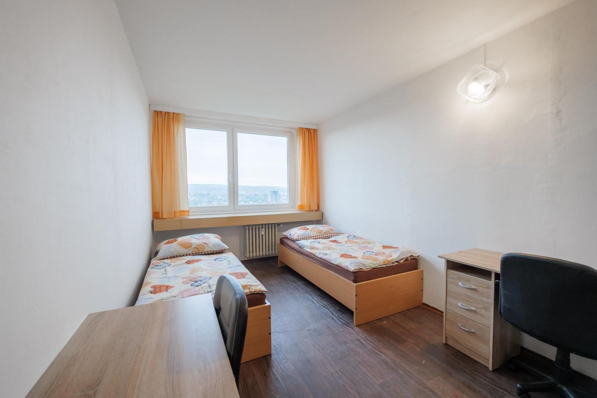 Tvm Tower Modrany Hostel Praha Bagian luar foto