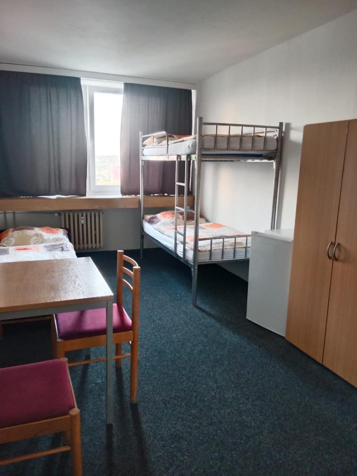 Tvm Tower Modrany Hostel Praha Bagian luar foto