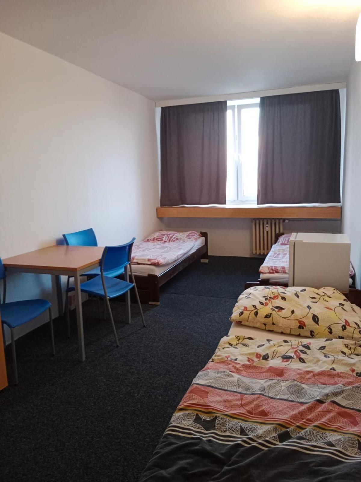 Tvm Tower Modrany Hostel Praha Bagian luar foto